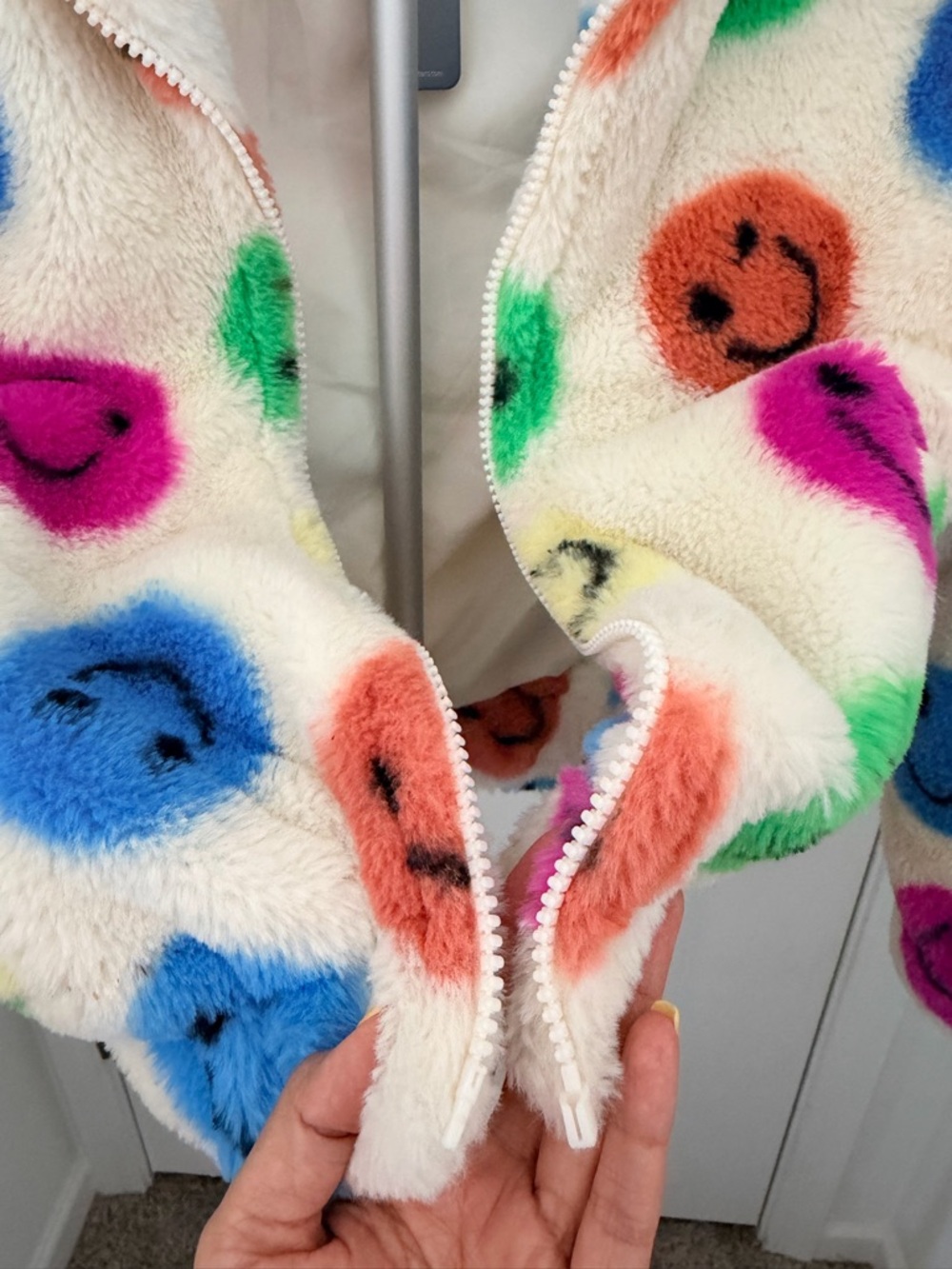 NWT 🏷️ Tractr | Kids' Winx Faux Fur Hoodie - Size Large (10/12) - Picture 3 of 9
